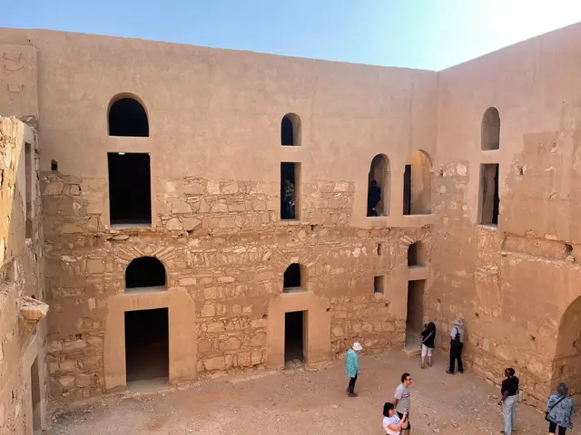 الساحة الداخلية لقصر الحرانة